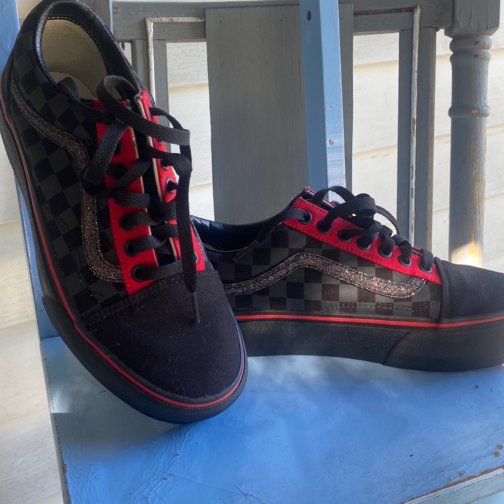 Vans Old Skool  size. Size 8 women. 6.5 men